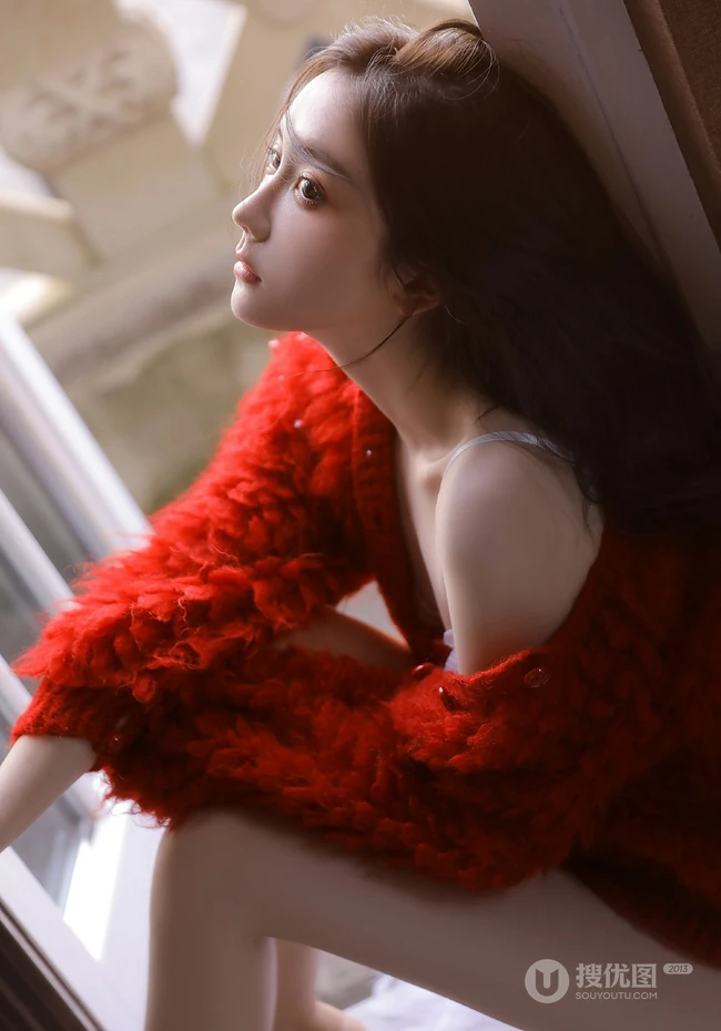 令人无法抵挡的气质高颜值浪漫女生红衣下的风格家居服魅力室内写真图集