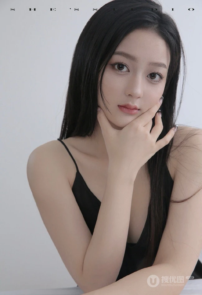 韩系轻氧风漂亮可人女生多款不同穿搭大胆动人艺术写真图片