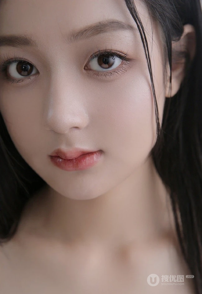 韩系轻氧风漂亮可人女生多款不同穿搭大胆动人艺术写真图片
