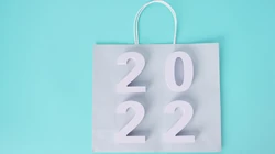 2022立体积木文字壁纸，蓝色背景，闹钟，放大镜，海星，简约2022图片