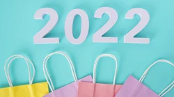 2022立体积木文字壁纸，蓝色背景，闹钟，放大镜，海星，简约2022图片