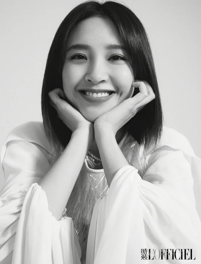 唐艺昕多套魅力着装甜美气质写真杂志图片