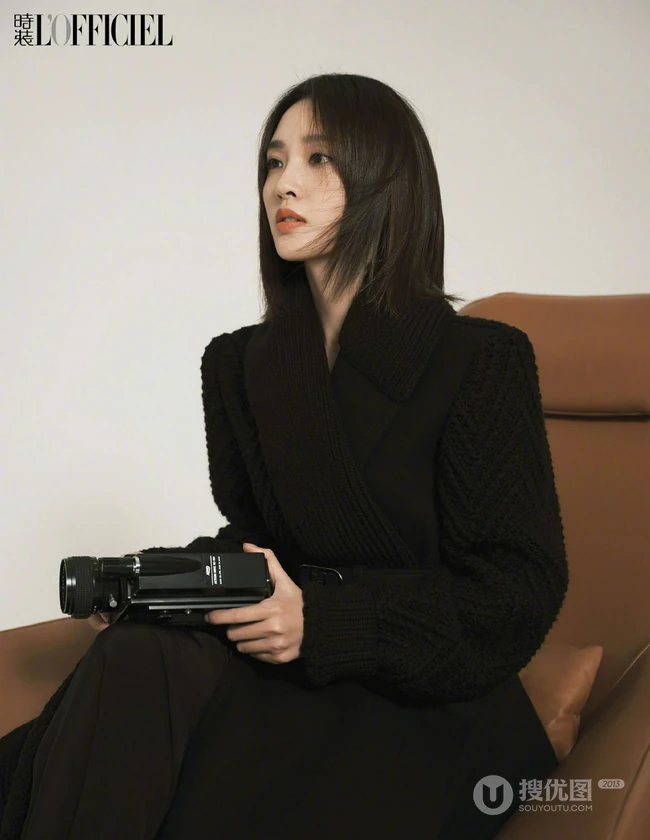 唐艺昕多套魅力着装甜美气质写真杂志图片