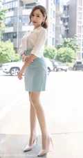 气质女生王馨瑶yanni淡雅多姿制服OL短裙袜装穿搭浪漫房车之旅写真套图