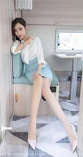 气质女生王馨瑶yanni淡雅多姿制服OL短裙袜装穿搭浪漫房车之旅写真套图