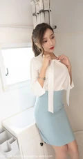 气质女生王馨瑶yanni淡雅多姿制服OL短裙袜装穿搭浪漫房车之旅写真套图