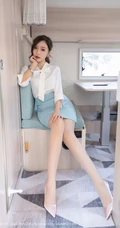 气质女生王馨瑶yanni淡雅多姿制服OL短裙袜装穿搭浪漫房车之旅写真套图
