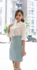 气质女生王馨瑶yanni淡雅多姿制服OL短裙袜装穿搭浪漫房车之旅写真套图