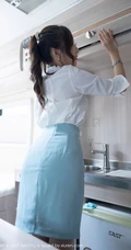 气质女生王馨瑶yanni淡雅多姿制服OL短裙袜装穿搭浪漫房车之旅写真套图