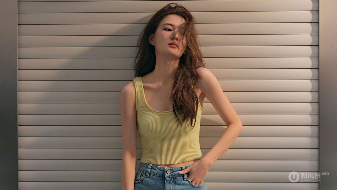 美女徐璐性感多姿简约穿搭写真显白皙美腿高清壁纸图片