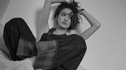 美女徐璐性感多姿简约穿搭写真显白皙美腿高清壁纸图片