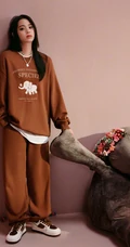 欧阳娜娜多款时尚秋冬装穿搭少女闺房写真美照