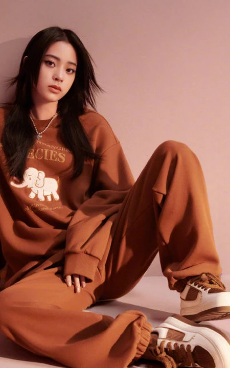 欧阳娜娜多款时尚秋冬装穿搭少女闺房写真美照