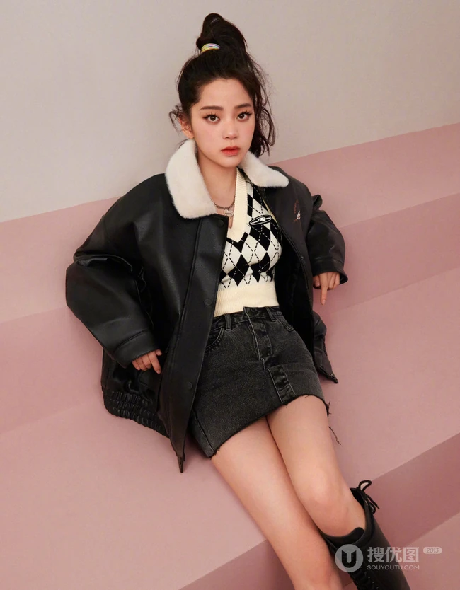 欧阳娜娜多款时尚秋冬装穿搭少女闺房写真美照