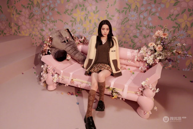 欧阳娜娜多款时尚秋冬装穿搭少女闺房写真美照