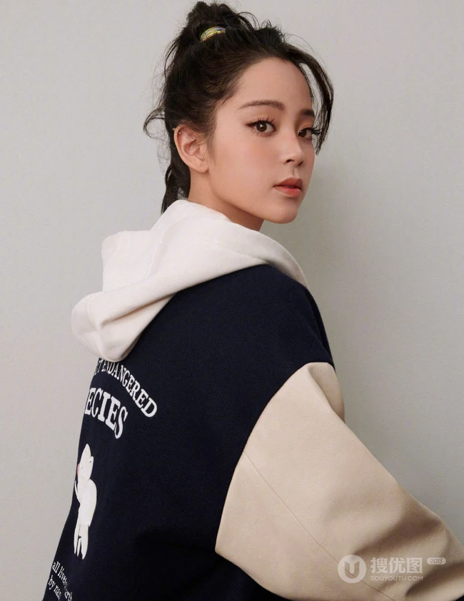 欧阳娜娜多款时尚秋冬装穿搭少女闺房写真美照