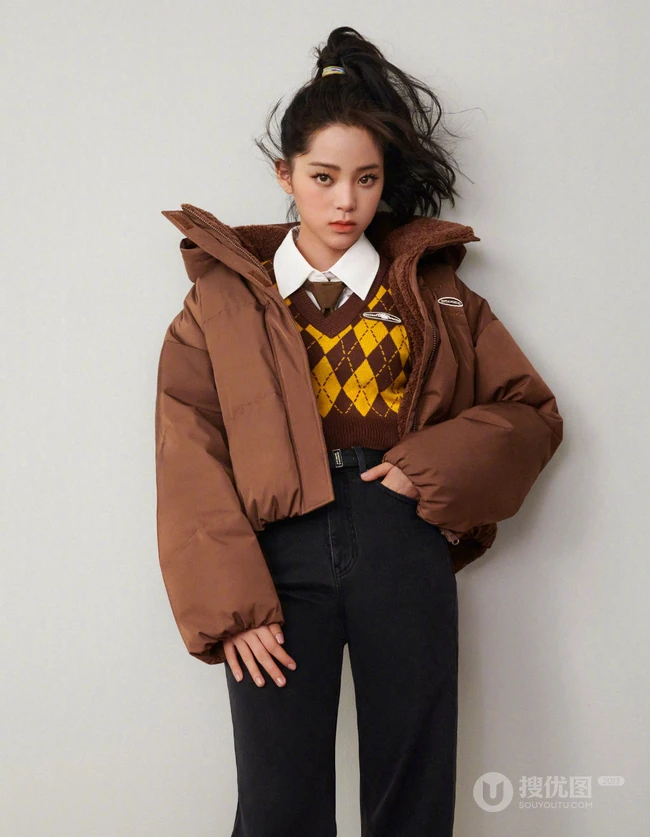欧阳娜娜多款时尚秋冬装穿搭少女闺房写真美照
