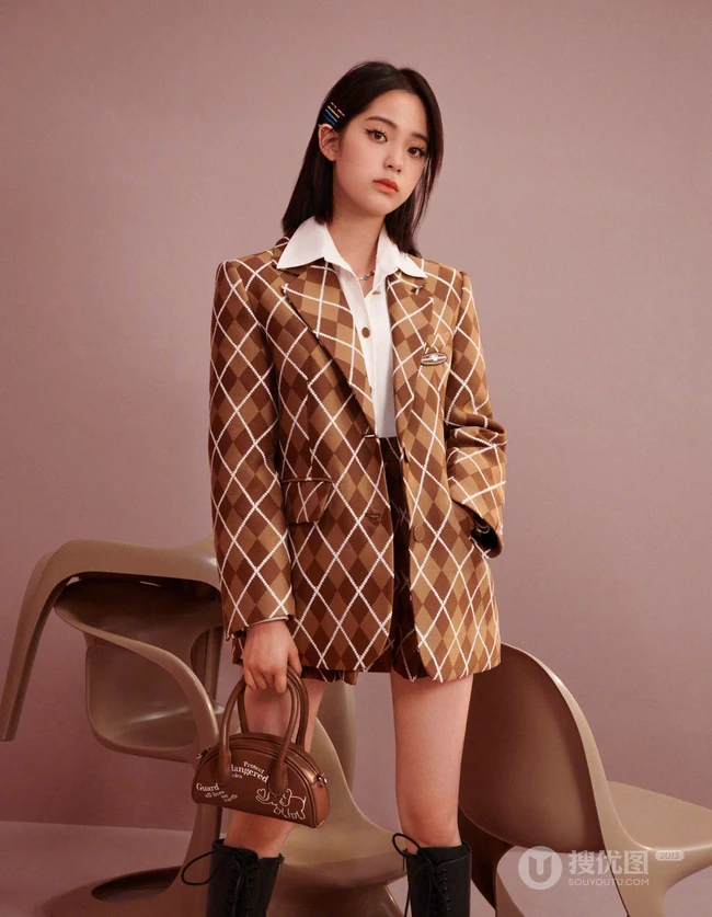 欧阳娜娜多款时尚秋冬装穿搭少女闺房写真美照