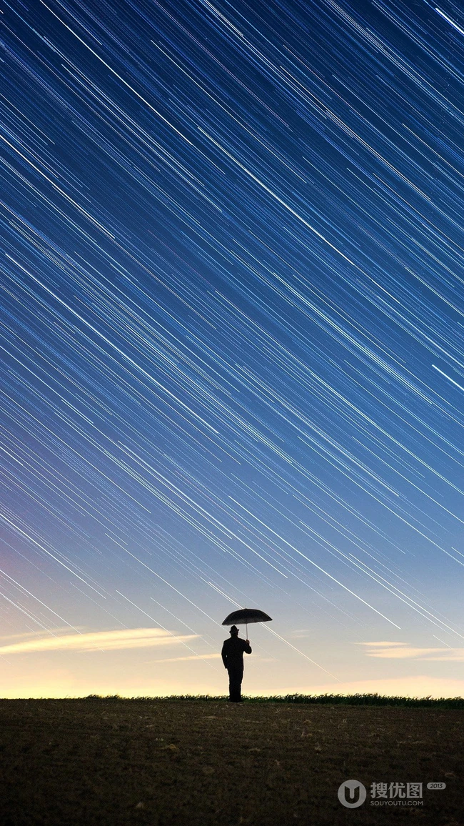 夜晚，天空，流星雨，草原，撑伞的男人背影唯美手机壁纸图片