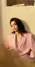 钟楚曦雾蓝纱裙穿搭登杂志 表现力十足写真图片