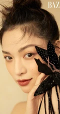 钟楚曦雾蓝纱裙穿搭登杂志 表现力十足写真图片