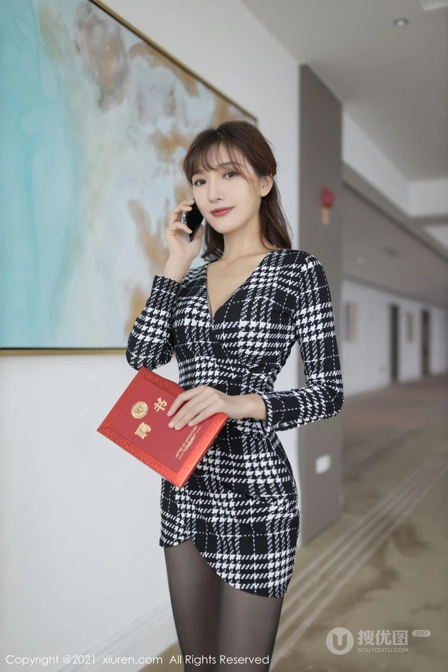 身姿动人气质轻熟陆萱萱气质格纹连衣裙深袜袜穿搭应聘工作剧情版写真套图