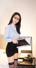 超有气质职业装眼镜女生轻熟小秘书summer宝宝黑短裙袜装高跟写真图片