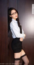超有气质职业装眼镜女生轻熟小秘书summer宝宝黑短裙袜装高跟写真图片