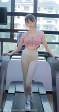 气质漂亮浅粉女生韩希蕾紧身运动衣白裤健身房锻炼显线条有致身段写真套图