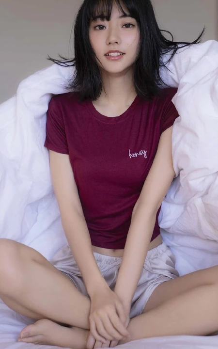 这是武田玲奈吗？气质的纤细线条加上可爱小短裤，让人一见钟情啊！
