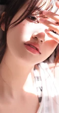 湿漉漉少女甜美室内，斑马纹泳装动人气质，纤细线条气质女生写真