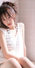 湿漉漉少女甜美室内，斑马纹泳装动人气质，纤细线条气质女生写真