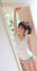 湿漉漉少女甜美室内，斑马纹泳装动人气质，纤细线条气质女生写真