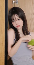笑容超甜可人杨桃少女肩带背心小短裙穿搭居家悠闲动人清甜风写真美照