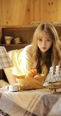 夏天真的要来了，大眼睛精致漂亮女生居家慵懒写真图片集