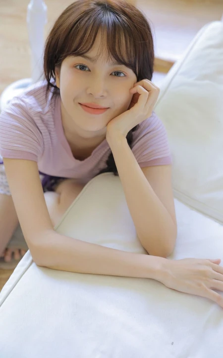 简简单单，清清爽爽，气质可人花季少女多套清爽穿搭室内动人写真套图