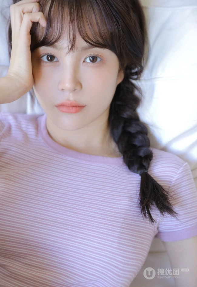 简简单单，清清爽爽，气质可人花季少女多套清爽穿搭室内动人写真套图