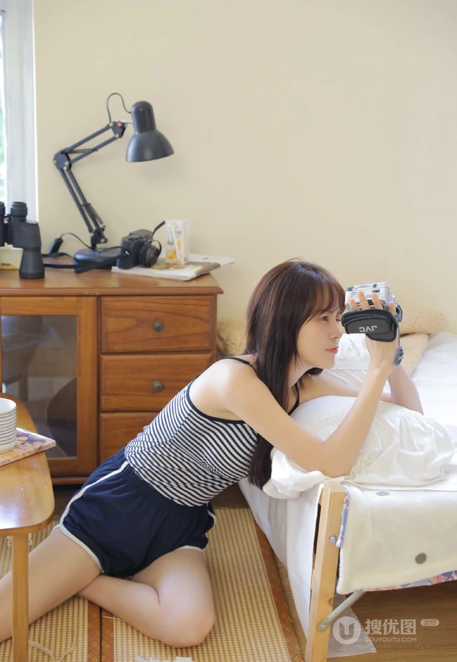 简简单单，清清爽爽，气质可人花季少女多套清爽穿搭室内动人写真套图