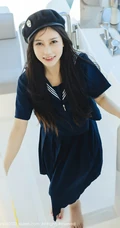 看那游艇上的海军服短裙女生尹甜甜清爽甜美激情浪漫海上写真套图
