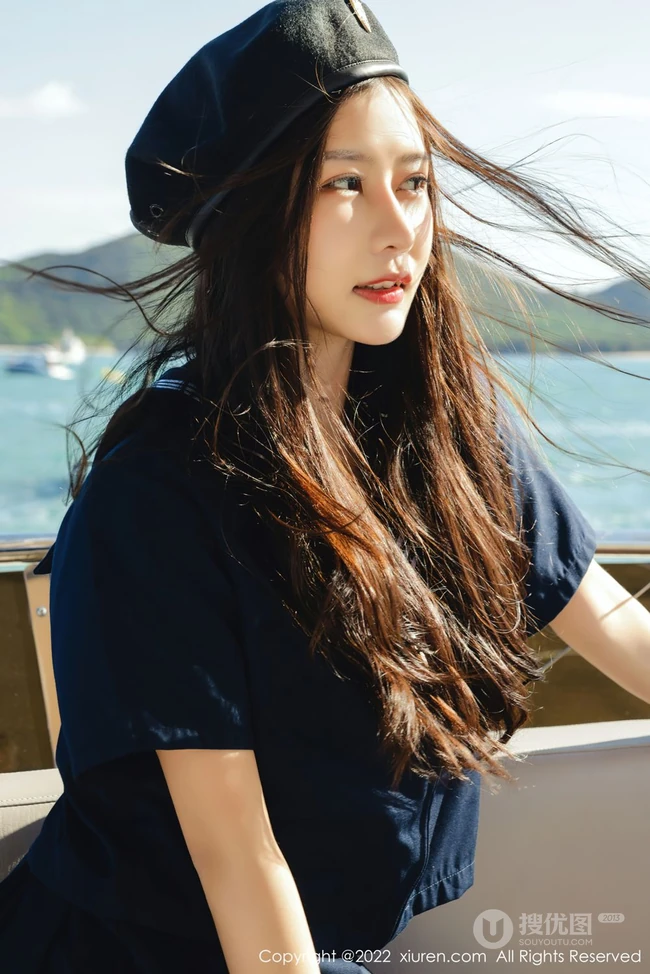 看那游艇上的海军服短裙女生尹甜甜清爽甜美激情浪漫海上写真套图