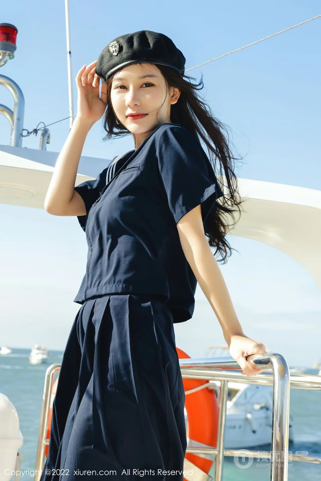 看那游艇上的海军服短裙女生尹甜甜清爽甜美激情浪漫海上写真套图