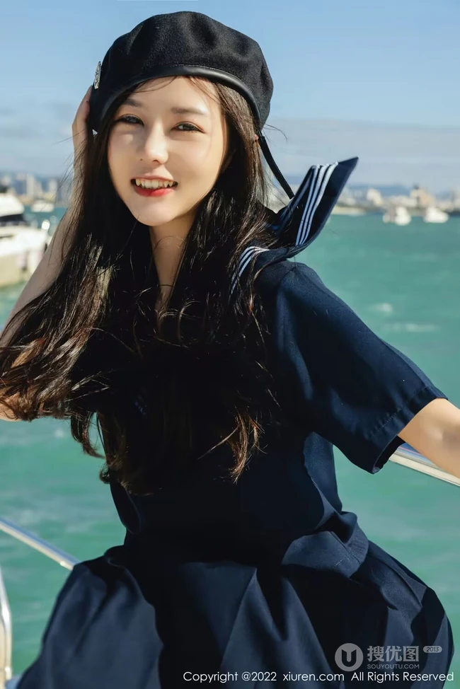 看那游艇上的海军服短裙女生尹甜甜清爽甜美激情浪漫海上写真套图