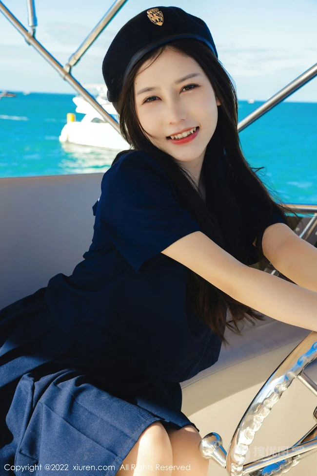 看那游艇上的海军服短裙女生尹甜甜清爽甜美激情浪漫海上写真套图