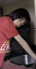 厨房里洗洗漱漱的可爱美丽少女身影唯美居家休闲装写真美照图集