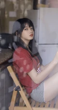 厨房里洗洗漱漱的可爱美丽少女身影唯美居家休闲装写真美照图集