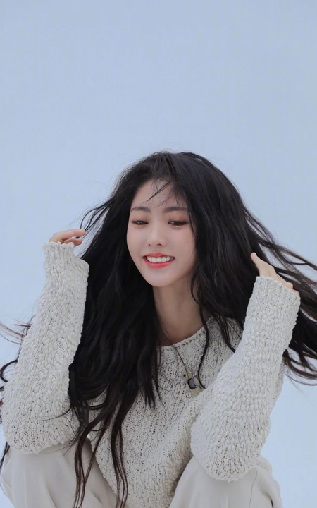 美女邢菲青春靓丽休闲穿搭唯美写真手机壁纸图片