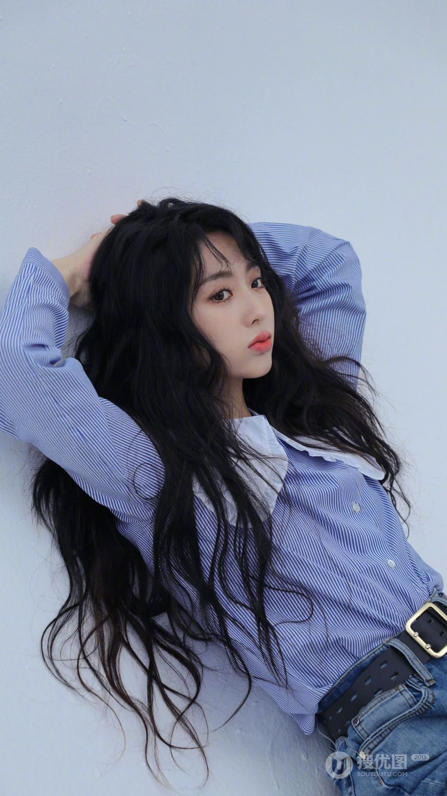 美女邢菲青春靓丽休闲穿搭唯美写真手机壁纸图片