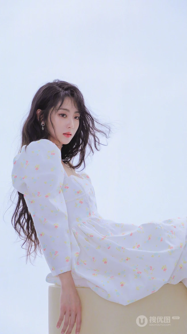 美女邢菲青春靓丽休闲穿搭唯美写真手机壁纸图片