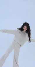 美女邢菲青春靓丽休闲穿搭唯美写真手机壁纸图片