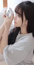 浅粉清纯少女少女居家室内可爱T恤装短裤穿搭写真美照